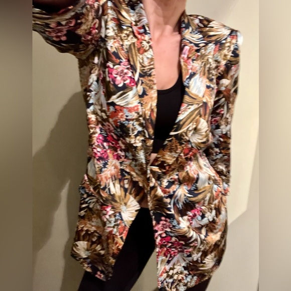 Zara 3/4 sleeved floral blazer - Picture 2 of 14